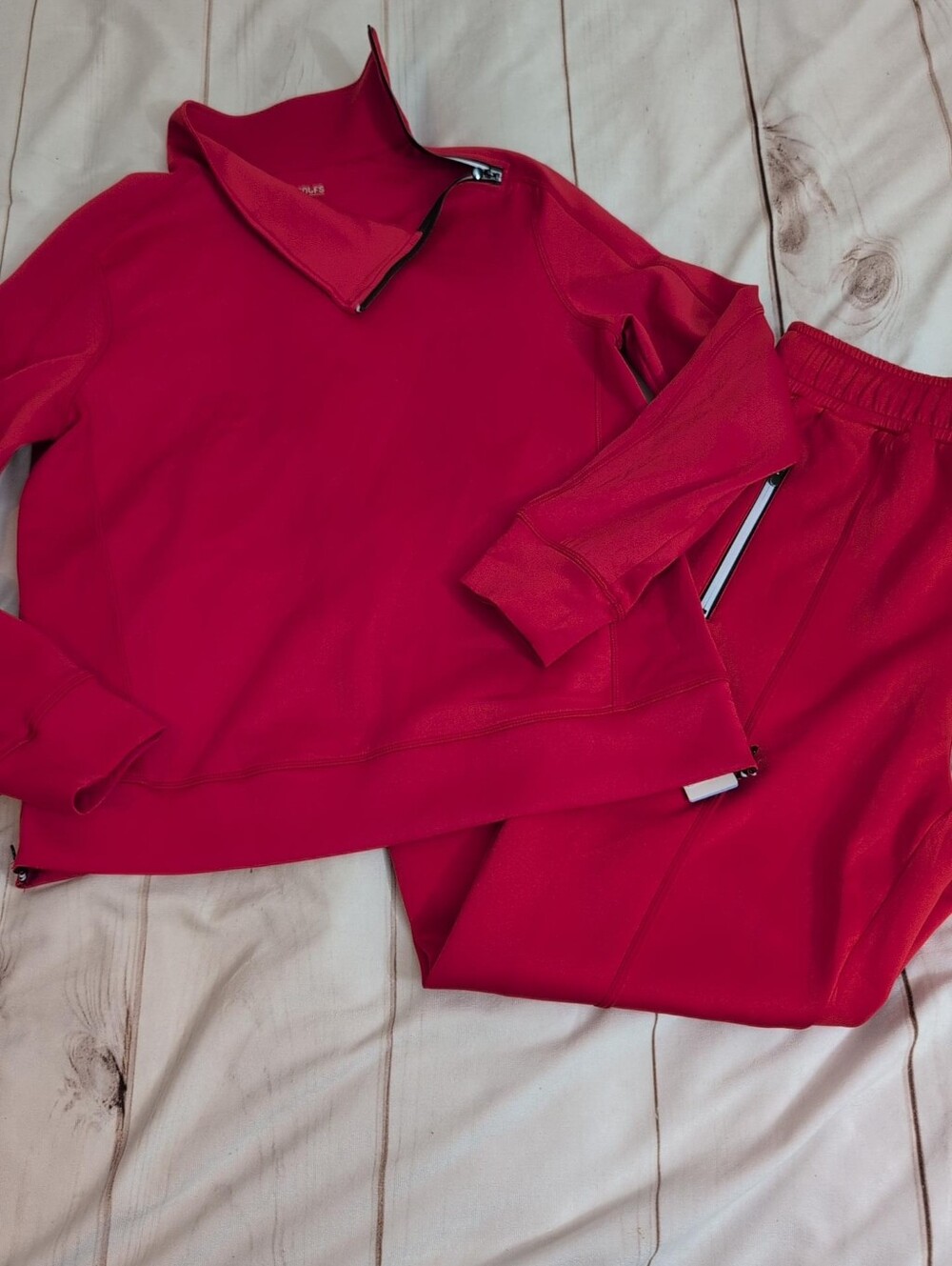 ACEGOLFS Women L NWT Red 2pc Golf Set Pullover Capri Pants Plushee